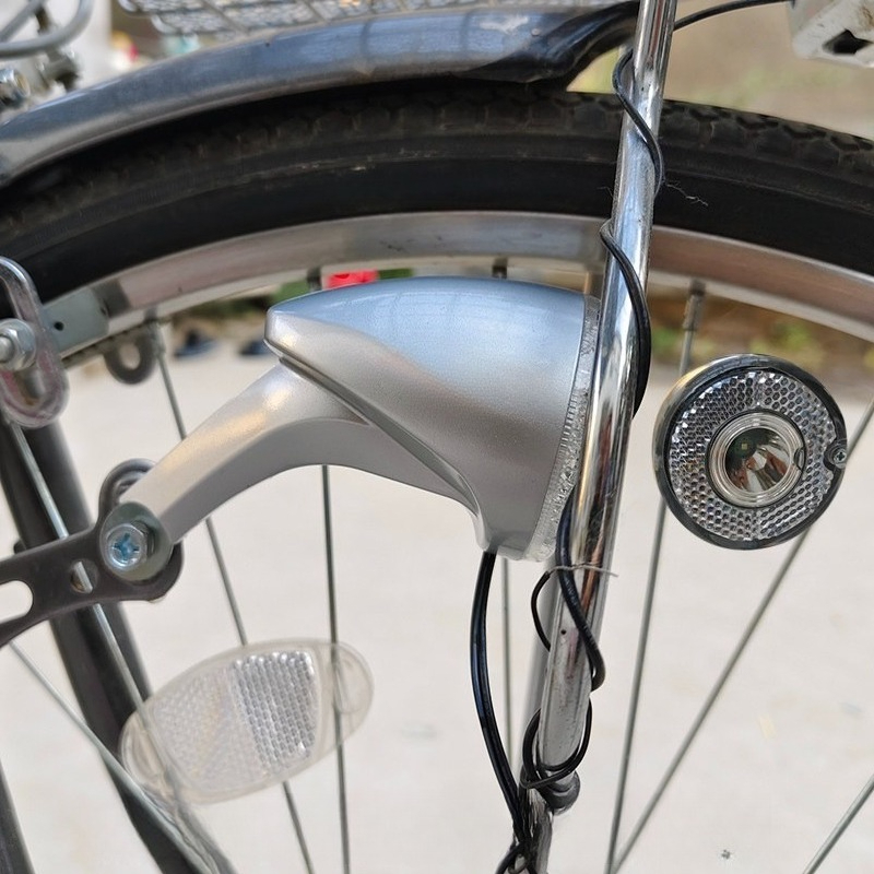 Mountain Biking Japan - Japanisches Fahrradnaben-Induktionslicht, Mountainbike-LED-Scheinwerfer, Schleif-Elektro-Reibungsgenerator, Nabenzubehör